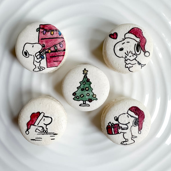 Festive Snoopy Gold Handpainted Macaron Box