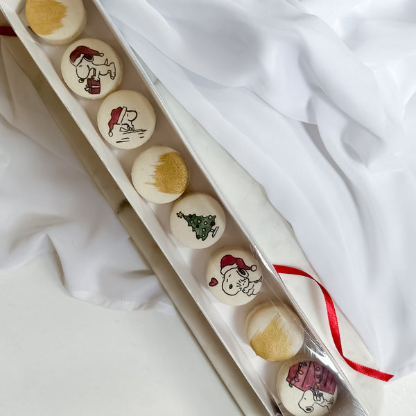 Festive Snoopy Gold Handpainted Macaron Box